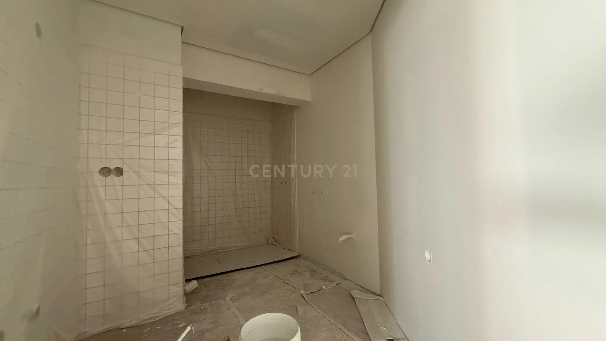 Apartamento T2 totalmente remodelado com varanda- 1º andar - Image 9